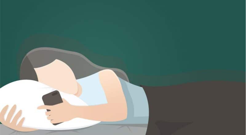 Handy am Bett – das Smartphone als Gefahr im Schlafzimmer?